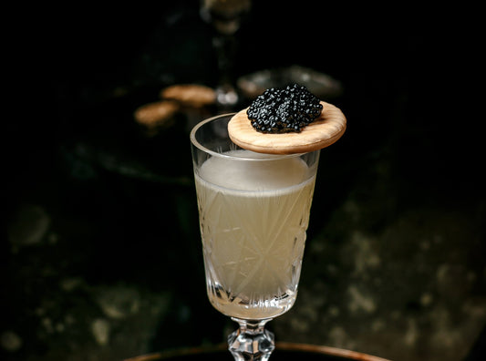 Les accords mets & caviar : l’art de sublimer une perle rare